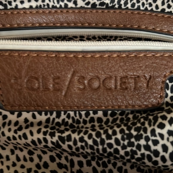 Sole Society Tote Bag, SZ 15.5”x13”x4.5”, Full Zip top, zip sides for expansion,